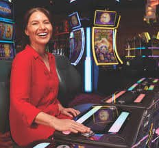 Trải nghiệm live casino trực tiếp với dealer chuyên nghiệp tại 78win